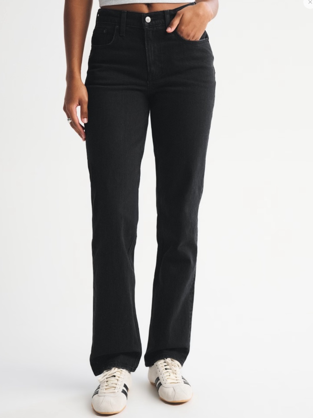 Abercrombie - Curve Love - Mid Rise -  90s Straight Jean -  Black - Size 25